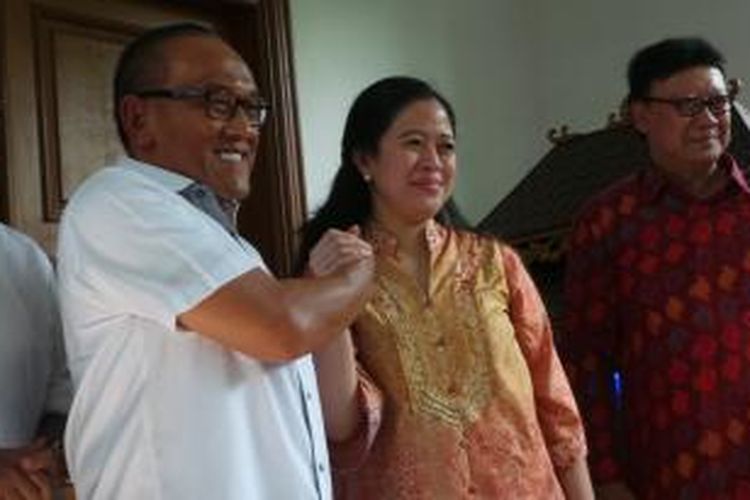 Ketua Umum Partai Golkar Aburizal Bakrie dengan Ketua Bappilu PDI-P Puan Maharani di kediaman Ketua Umum PDI-P Megawati Soekarnoputi, Kamis (15/5/2014).