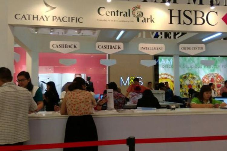 Cathay Pacific-HSBC Travel Fair tengah digelar di Central Park Mall, Jakarta.