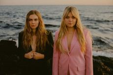 Lirik dan Chord Lagu Hem of Her Dress - First Aid Kit