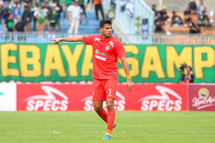 Pemain Borneo FC Matheus Pato saat pertandingan pekan ke-22 Liga 1 2022-2023 melawan Persebaya Surabaya yang berakhir dengan skor 3-2 di Stadion Gelora Joko Samudro Gresik, Jumat (3/2/2023) sore. Terkini, Matheus Pato memutuskan pergi dari Borneo FC.