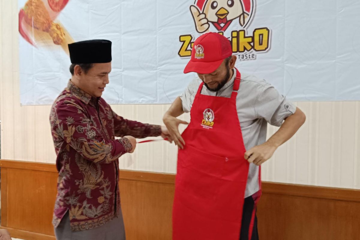 Salah satu penerima manfaat program Baznas Jawa Barat. Dalam program ini, warga kurang mampu akan mendapatkan bantuan gerobak, modal usaha, hingga pelatihan.