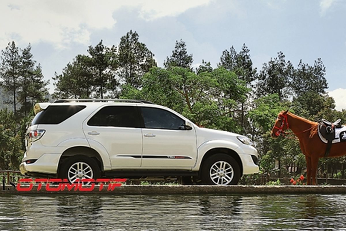 Sebagai urban SUV, Toyota Fortuner VNT siap dibesut di dua alam. Perkotaan oke, berpetualangan ready.