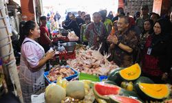 Awal Ramadhan, Gubernur Jateng Sidak Pasar Projo dan Intervensi Harga Pangan