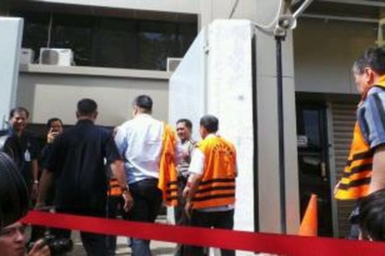 Para tahanan KPK bersiap melakukan pencoblosan di TPS yang untuk pertama kali dibuat secara khusus di sana.