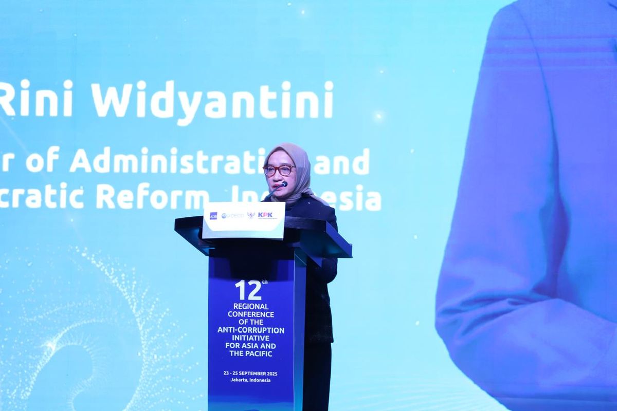 Menteri Pendayagunaan Aparatur Negara dan Reformasi Birokrasi (PANRB) Rini Widyantini dalam acara 12th Regional Conference of The Anti-Corruption Initiative for Asia and The Pacific di Jakarta, Selasa (23/9/2025).
