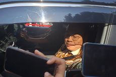 Calon Wamen Prabowo Kompak Pakai Batik Saat Hadiri Pembekalan di Hambalang