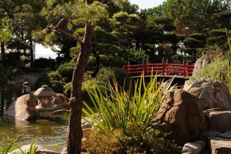 Taman Jepang di Monaco.