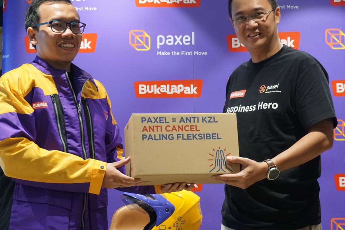 CEO Bukalapak Fajrin Rasyid (Kiri) dan CEO Paxel Zaldy Ilham Masita dalam konferensi pers peluncuran same day delivery Paxel X Bukalapak di Jakarta, Jumat (3/5/2019)
