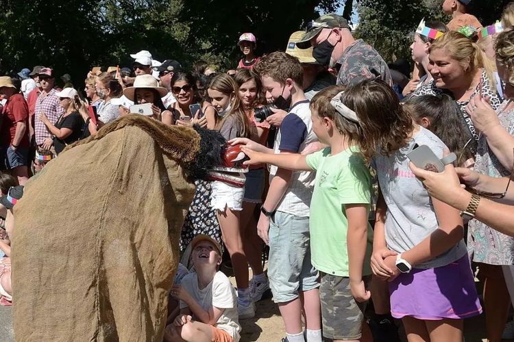 Sanggar Reak Tibelat pentas di Melbourne, Australia