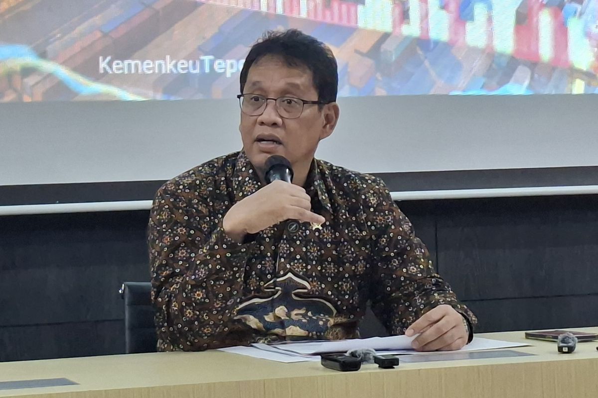 Debat Impor Pakaian Bekas Memanas, Purbaya Dorong Daur Ulang, Maman Tekankan Produk Lokal