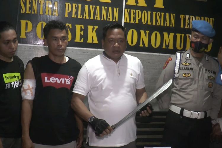 4 Polisi Dibacok Pengedar Narkoba *** Local Caption *** 4 Polisi Dibacok Pengedar Narkoba