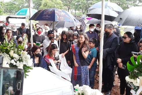 Marsha Aruan: Ayah, Terima Kasih Telah Memberi Warna dalam Hidup Ini