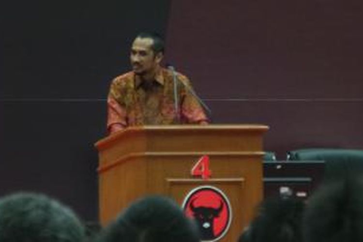 Ketua KPK Abraham Samad saat memberikan materi dalam Rakernas PDI Perjuangan di Ancol, Jakarta, Sabtu (7/9/2013).