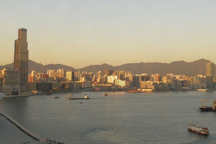 Jajaran gedung bertingkat yang berada di sisi mainland Hong Kong