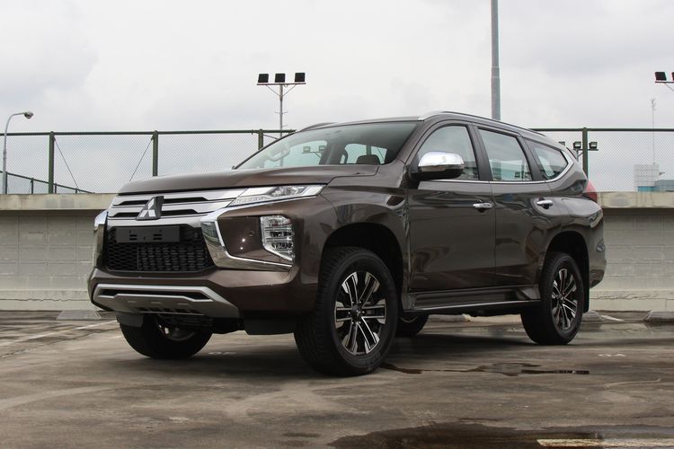 Mobil pajero sport 2022