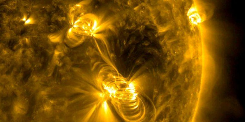 Semburan matahari berukuran sedang (M2) dan pengusiran massa koronal (CME) meletus dari wilayah aktif Matahari yang sama pada tanggal 14 Juli 2017.