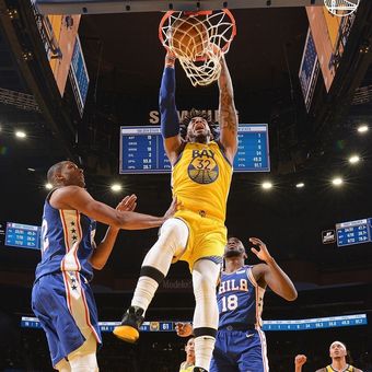 Aksi slam dunk Marquese Chriss dalam pertandingan lanjutan kompetisi basket NBA yang mempertemukan Golden State Warriors vs Philadelphia 76ers, di Chase Center, San Francisco, California, Sabtu (7/3/2020) atau Minggu WIB.