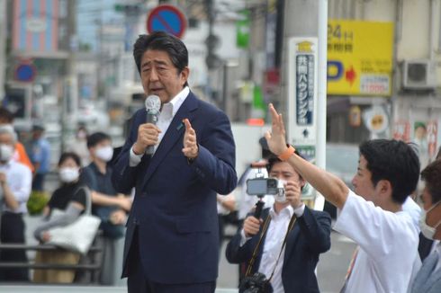 Pria Jepang Bakar Diri Sebagai Protes atas Pemakaman Kenegaraan Shinzo Abe