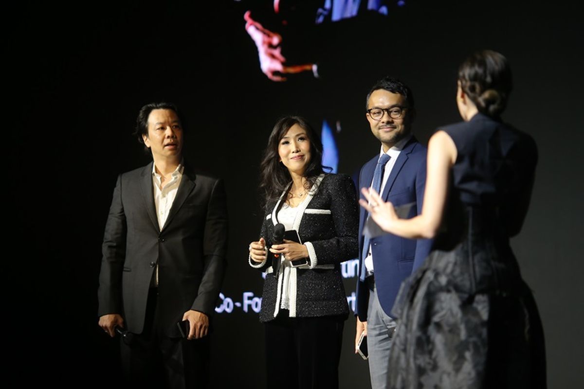 Co Founder and Partner Ismaya Group Frans Martin Widjaja, Founder of Wanda House of Jewels Wanda Ponika, dan Chief Kodawari Officer Omiyage Group Riki Kono Basmeleh membagikan pengalaman menggunakan Oppo Find N3. 