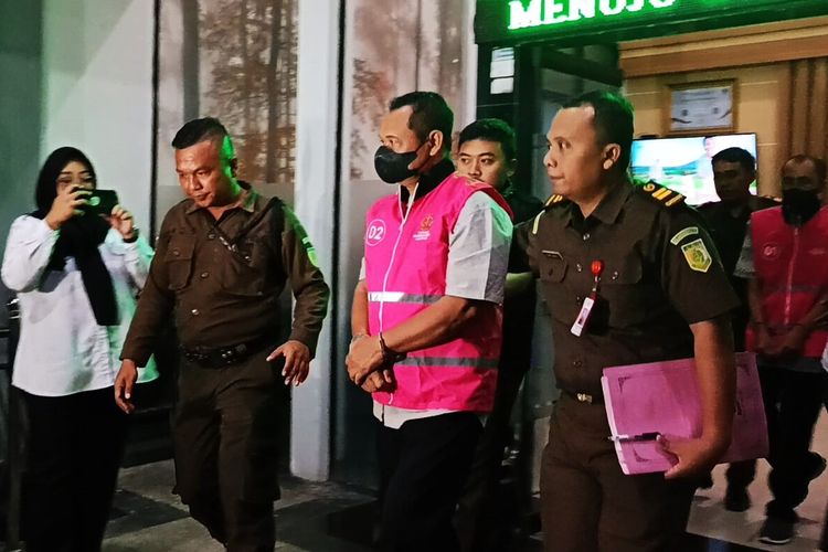 Kejaksaan Negeri (Kejari) Kabupaten Magetan, menetapkan dua tersangka dalam perkara dugaan tindak pidana korupsi pengadaan alat kesenian tradisional gamelan Jawa pada Dinas Pendidikan, Kepemudaan, dan Olahraga Kabupaten Magetan Tahun Anggaran 2019.