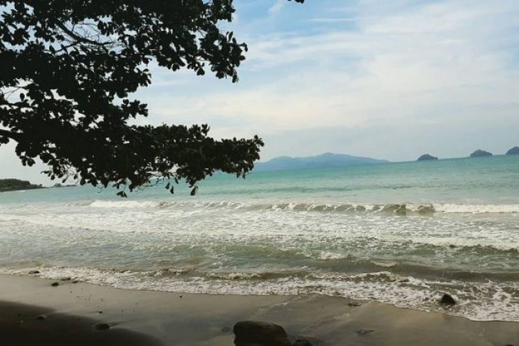 Pantai Canti, salah satu tempat wisata alam Lampung.