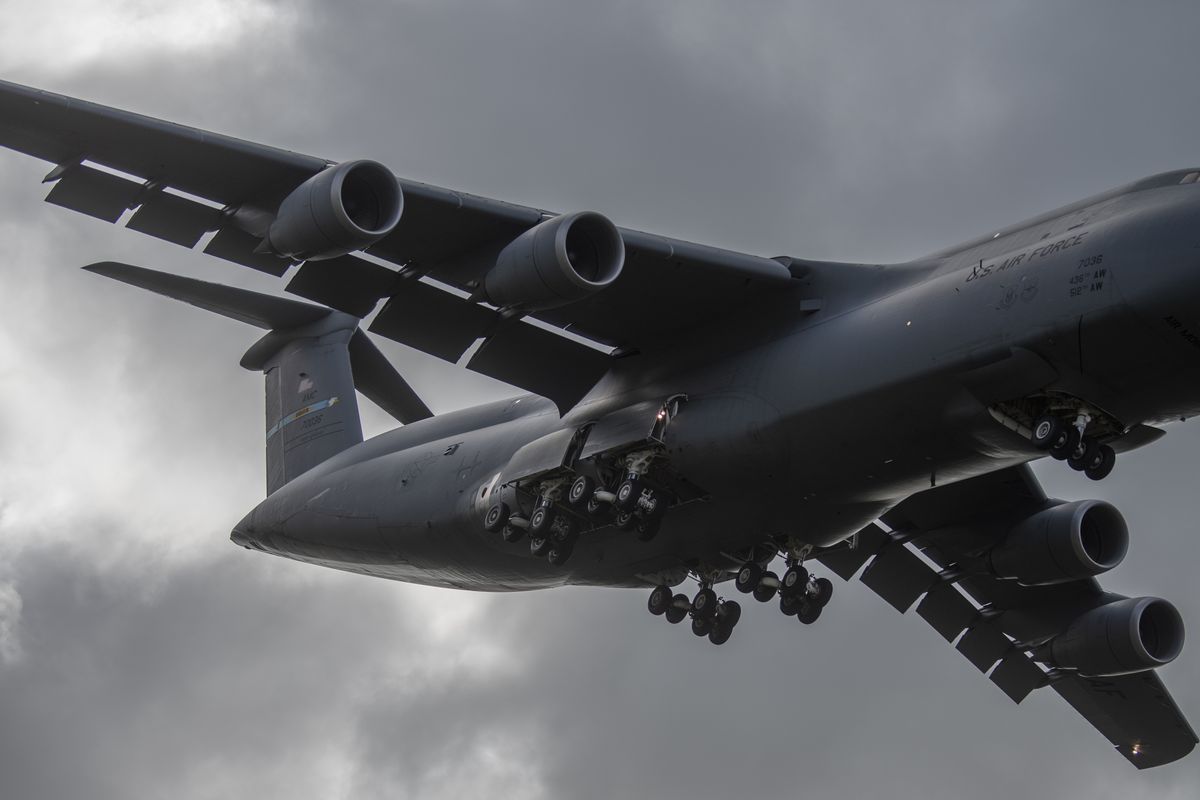 Pesawat militer terbesar di dunia milik Amerika Serkat (AS), A C-5M Super Galaxy.