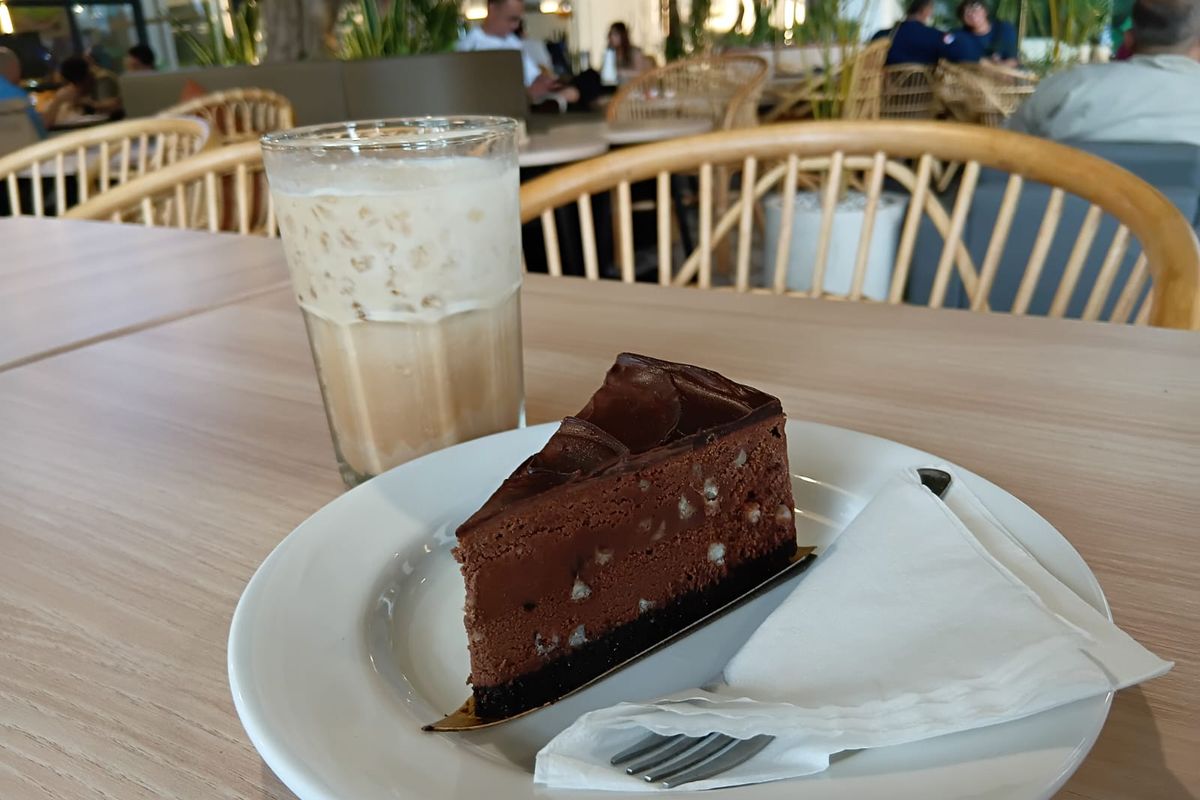 Salah satu kafe di Bandung yang mengusung konsep taman. 