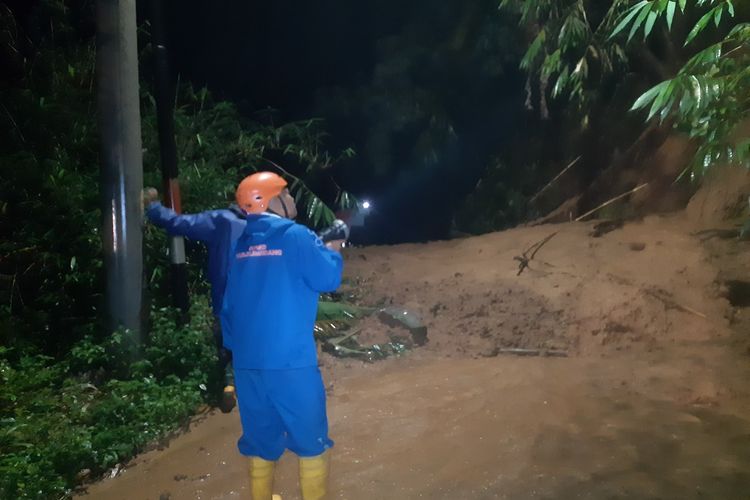 Sempat Tertutup Longsor, Akses ke Obyek Wisata Citengah Sumedang Kembali Terbuka