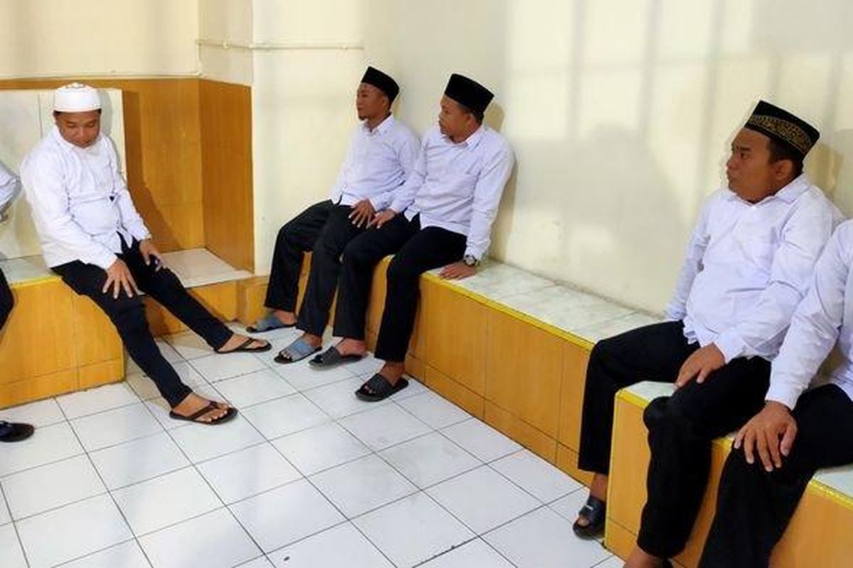 Enam terpidana kasus pembunuhan Vina Cirebon tiba di Pengadilan Negeri (PN) Cirebon untuk menjalani sidang Peninjauan Kembali (PK) perdana pada Rabu (4/9/2024).

