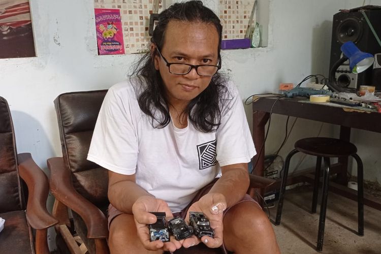 Wahyu Widodo (44), karya-karyanya berupa replika mobil banyak dibeli oleh kolektor