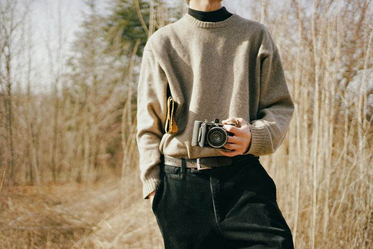 Ilustrasi Pria Memakai Corduroy Pants