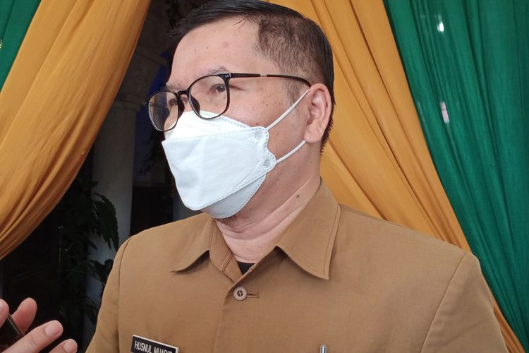 Kepala Dinkes Kota Malang, dr Husnul Muarif saat diwawancarai pada Senin (4/4/2022) di Balai Kota Malang. 