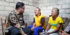Blusukan ke Puncu, Kediri, Mas Dhito Salurkan Bantuan Kesehatan hingga Modal Usaha