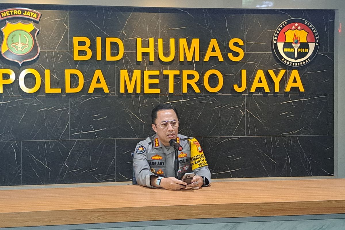 Kabid Humas Polda Metro Jaya Kombes Ade Ary Syam Indradi di kantornya, Jumat (9/2/2024). 