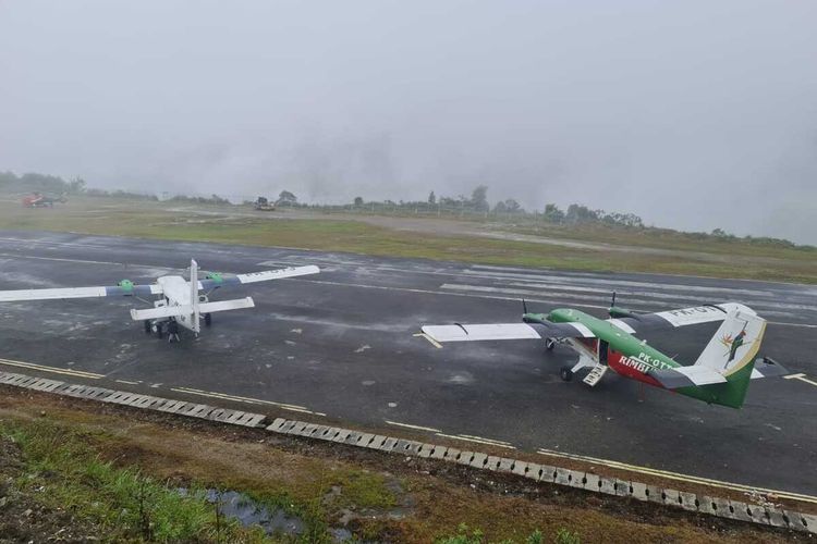 Keadaan di Bandara Bilogai pada Kamis (16/9/2021) pagi. Kondisi cuaca yang berkabut tersebut dikatakan Kapolres Intan Jaya, AKBP Sandi Sultan, sama dengan kondisi cuaca pada Rabu (15/9/2021) pagi, atau pada saat pesawat Rimbun Air PK OTW mengalami kecelakaan, Sugapa, Intan Jaya, Papua, Kamis (16/9/2021)