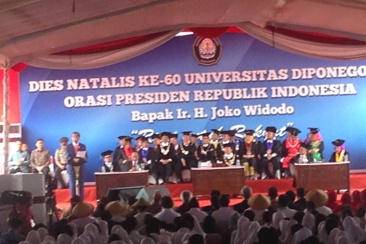 Presiden Jokowi saat memberikan orasi ilmiah di kampus Undip Tembalang, Selasa (17/10/2017)