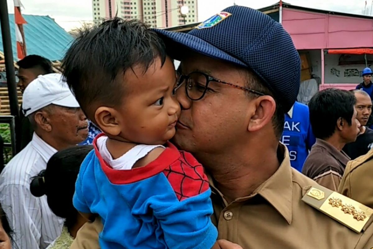 Gubernur DKI Jakarta, Anies Baswedan saat mengunjungi Kampung Akuarium, Penjaringan, Jakarta Utara, Senin (27/11/2017).