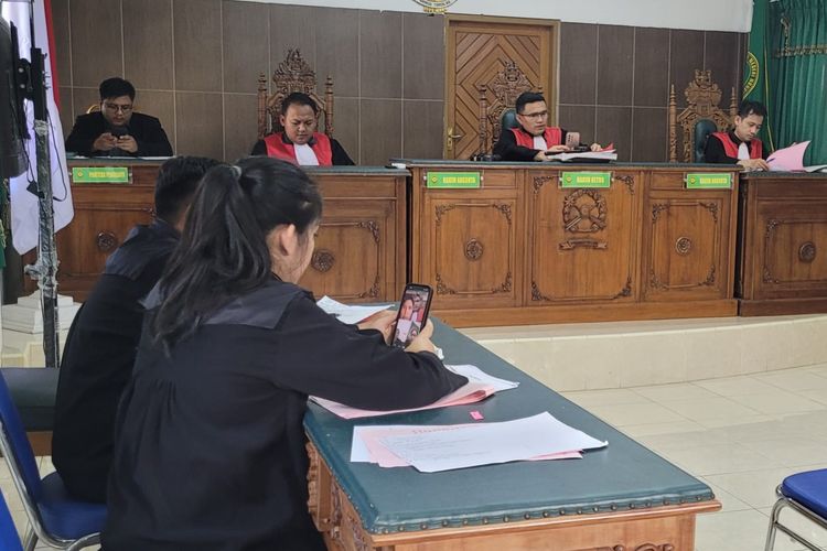 JPU kejari Nunukan Desta dan Amrizal saat sidang online menanyai Susanti, istri napi yang tewas diduga akibat dianiaya oknum KPLP Lapas Nunukan pada persidangan yang digelar Selasa (17/10/2023) di PN Nunukan
