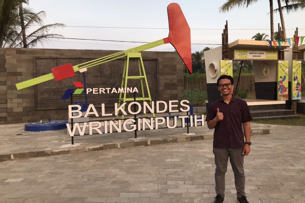 Direktur Badan Usaha Milik Desa (BUMDes) Wringinputih, Rizal Arif Windriatmoko saat ditemui pada Selasa (25/7/2023). Rizal mengatakan, kehadiran Balai Perekonomian Desa (Balkondes) Wringinputih berdampak pada perekonomian warga di Desa Wringinputih.