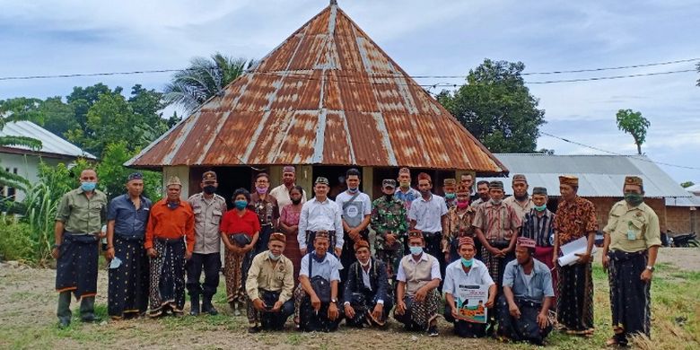 Mbaru Gendang (Rumah Adat) Bondo, di Kampung Liang Leso, Manggarai Timur.