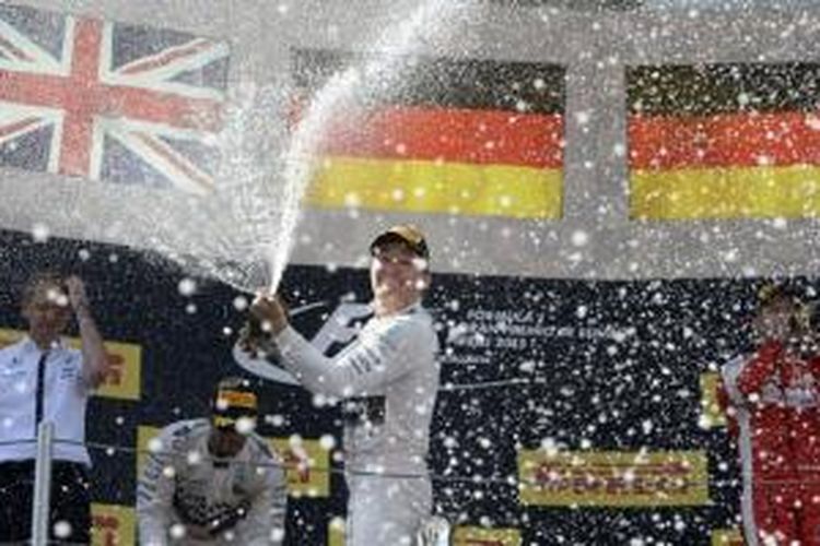 Nico Rosberg mememanngi GP Spanyol dnegna mengalahkan Lewis Hamilton dan Sebastian Vettel