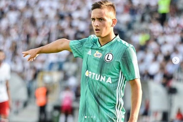 Michal Karbownik saat melakoni pertandingan bersama Legia Warszawa