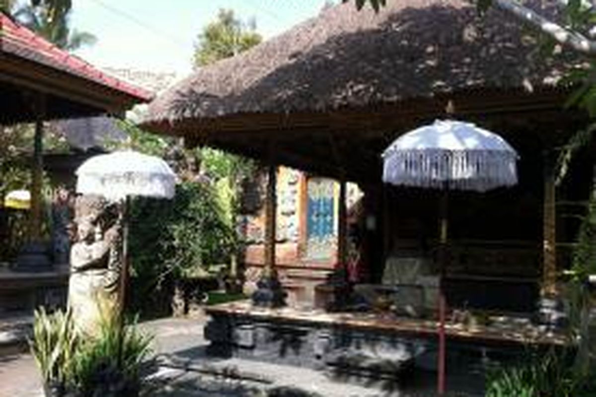 Sebuah arsitektur rumah yang berdiri di Rumah Desa, Banjar Baru, Kecamatan Marga, Kabupaten Tabanan, Bali, Sabtu (7/11/2015).