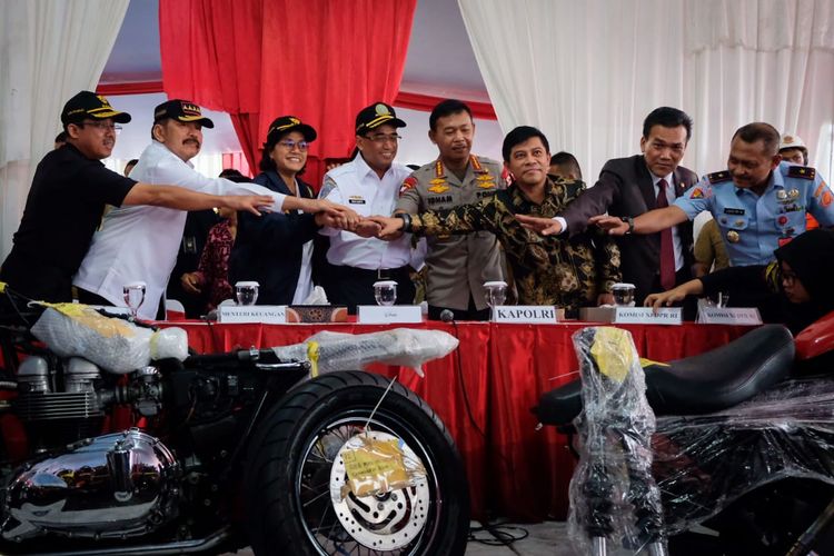 Penyelundupan mobil dan motor mewah di Tanjung Priok