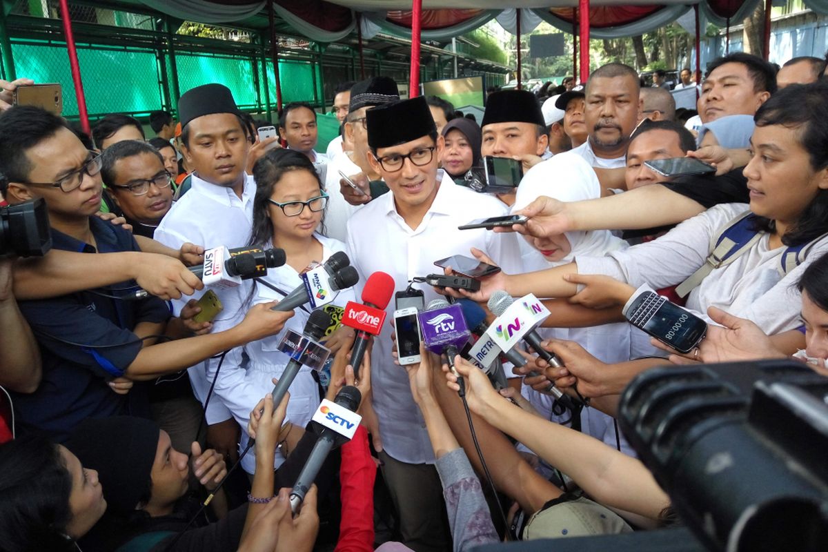 Calon wakil gubernur DKI Jakarta, Sandiaga Uno seusai mencoblos di TPS 01, Selong, Kebayoran Baru, Jakarta Selatan, Rabu (19/4/2017).