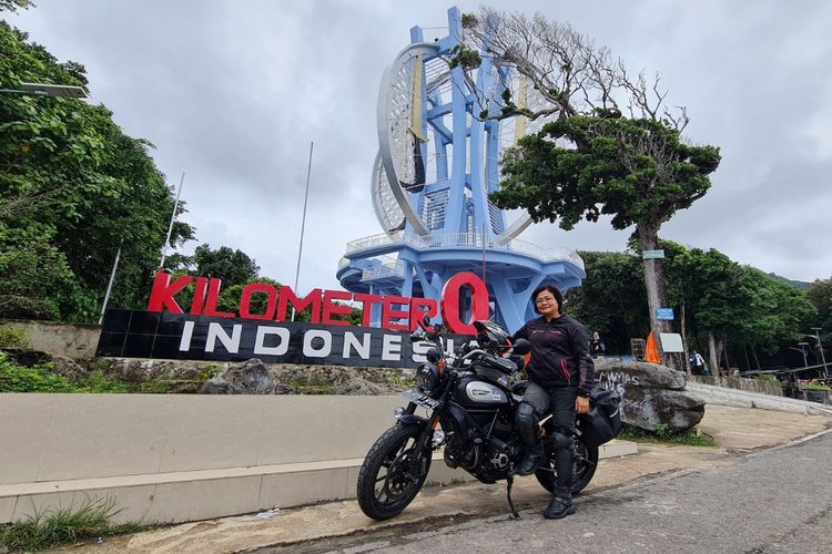 Tiga rider dari komunitas M8 Nusantara yaitu Vincent Soetedja, Efi Juwita, dan Harun Hefli, berhasil menuntaskan perjalanan keliling Indonesia pada 12 Maret 2022. 