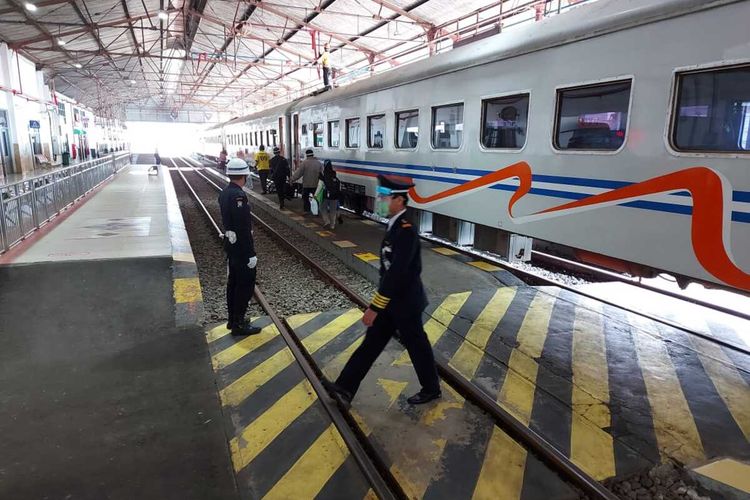 Suasana di Stasiun Kereta Api di wilayah Daop 7 Madiun.