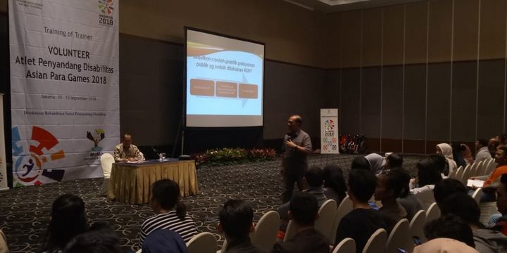 Anggota Gugus Tugas Nasional Revolusi Mental, Ahmad Mukhlis Yusuf, dalam acara Training on Trainer (ToT) kepada volunteer Asian Para Games di Hotel Swissbell Mangga Besar, Jakarta, Rabu (12/9/2019).
