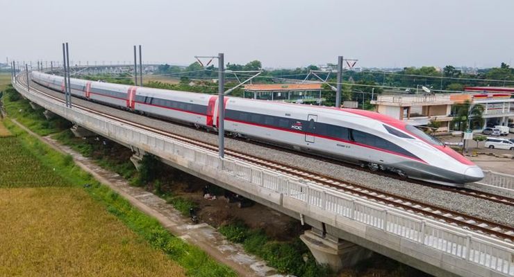Ketika Politik Melaju di Atas Proyek Transportasi