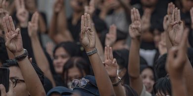 Teks Khutbah Jumat Singkat: Kritik Rakyat Bukan Kebencian, Pemimpin Perlu Mendengarkan